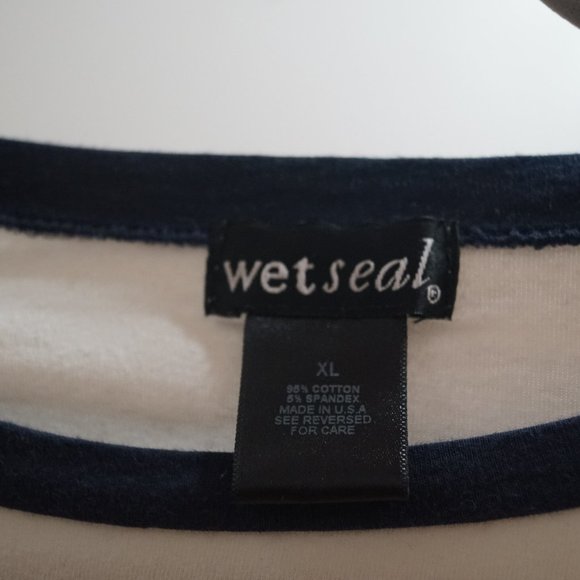 Wet Seal Los Angeles Baseball Crop Top - Picture 3 of 3